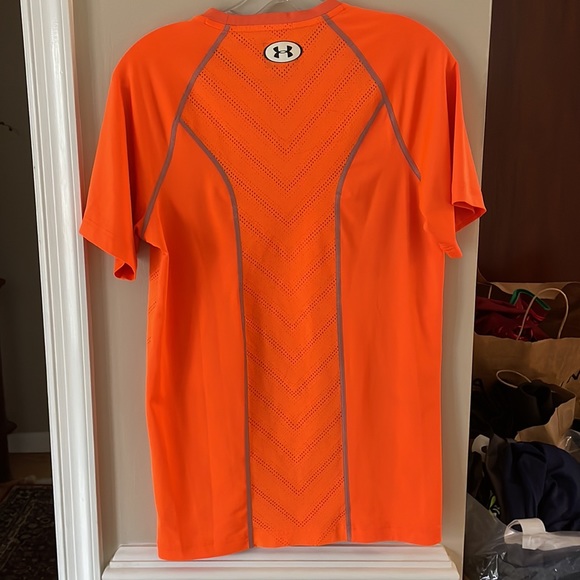Men’s Under Armour orange short sleeve tech shirt - Picture 3 of 3